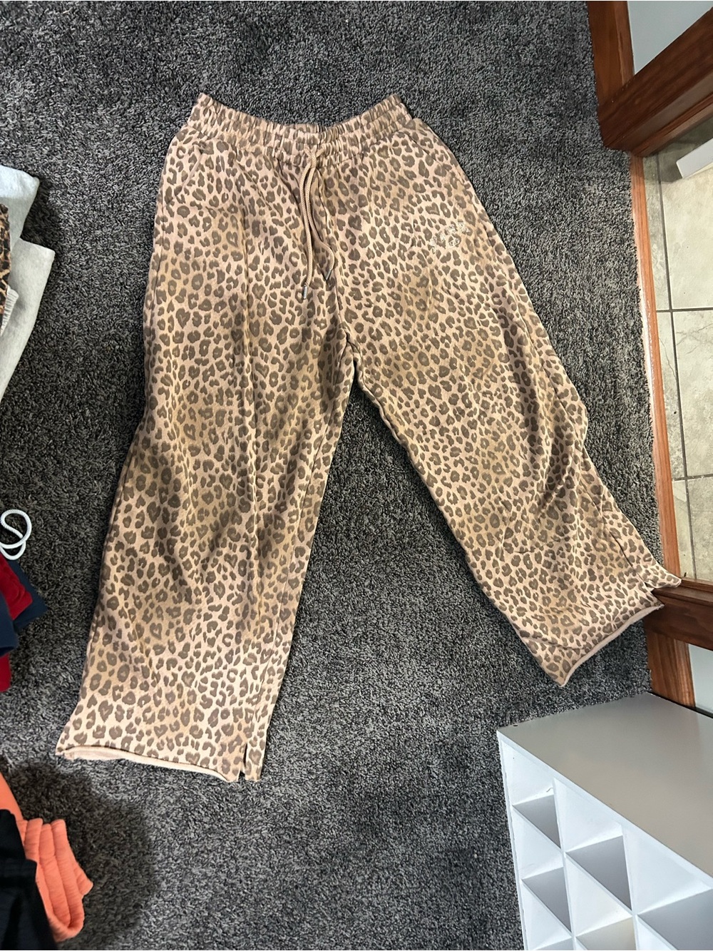 PINK Victoria's Secret Tan Leopard Print Joggers - Picture 1 of 3